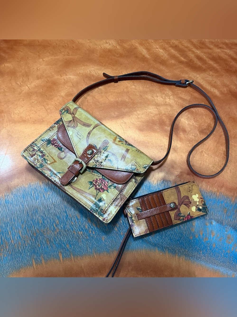 Patricia Nash Kirby East West Crossbody bag card holder wristlet European
